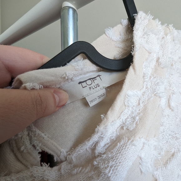 light applique mock neck - Picture 2 of 4